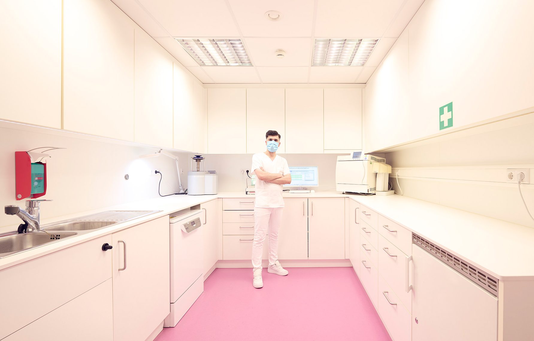 Details des Innenraums der Zahnarztpraxis in Stuttgart mit moderner Gestaltung